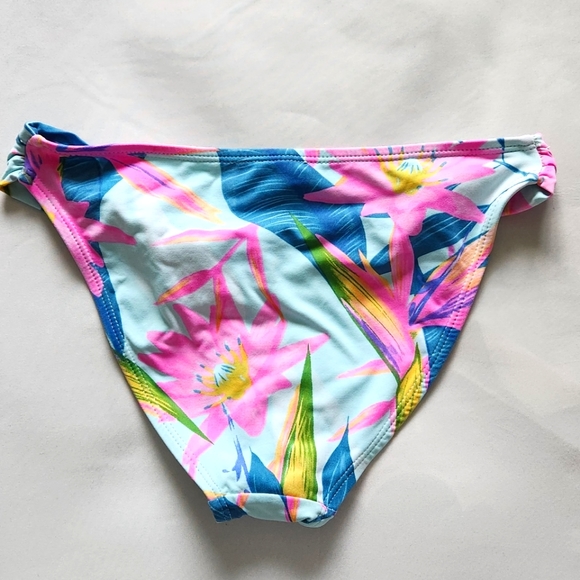 2 Piece Ardene Bikini - Picture 4 of 6